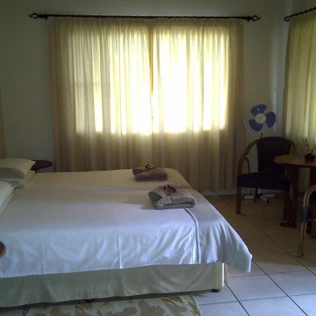 Buschberg Guest Farm Villa Outjo Luaran gambar